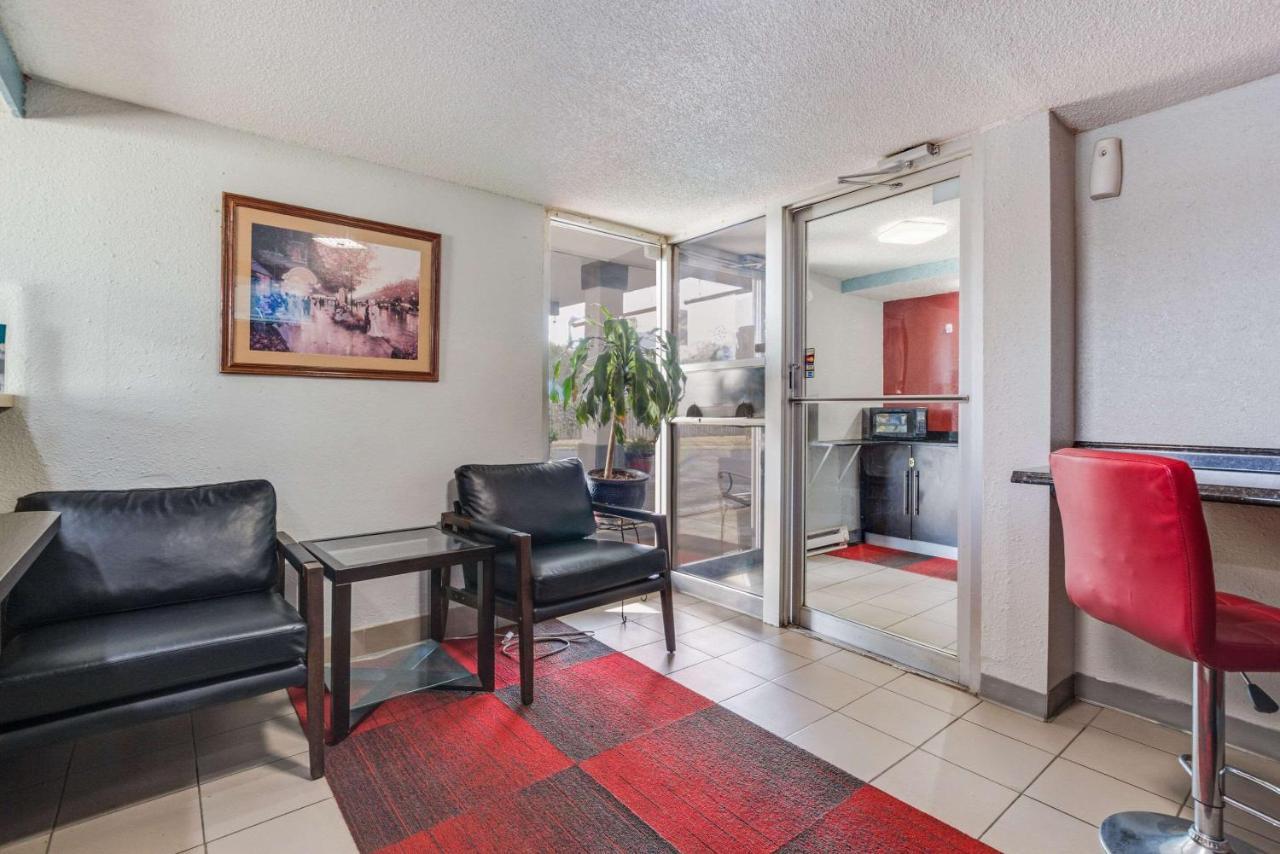 Econo Lodge Inn & Suites تير هوت المظهر الخارجي الصورة