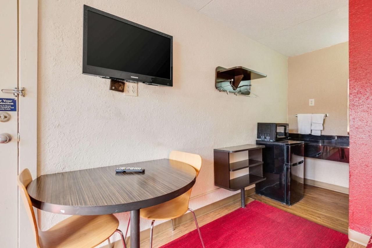 Econo Lodge Inn & Suites تير هوت المظهر الخارجي الصورة
