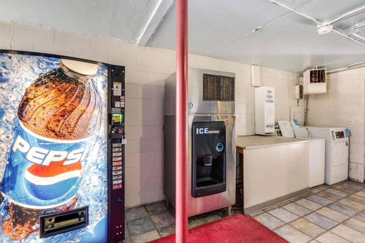 Econo Lodge Inn & Suites تير هوت المظهر الخارجي الصورة