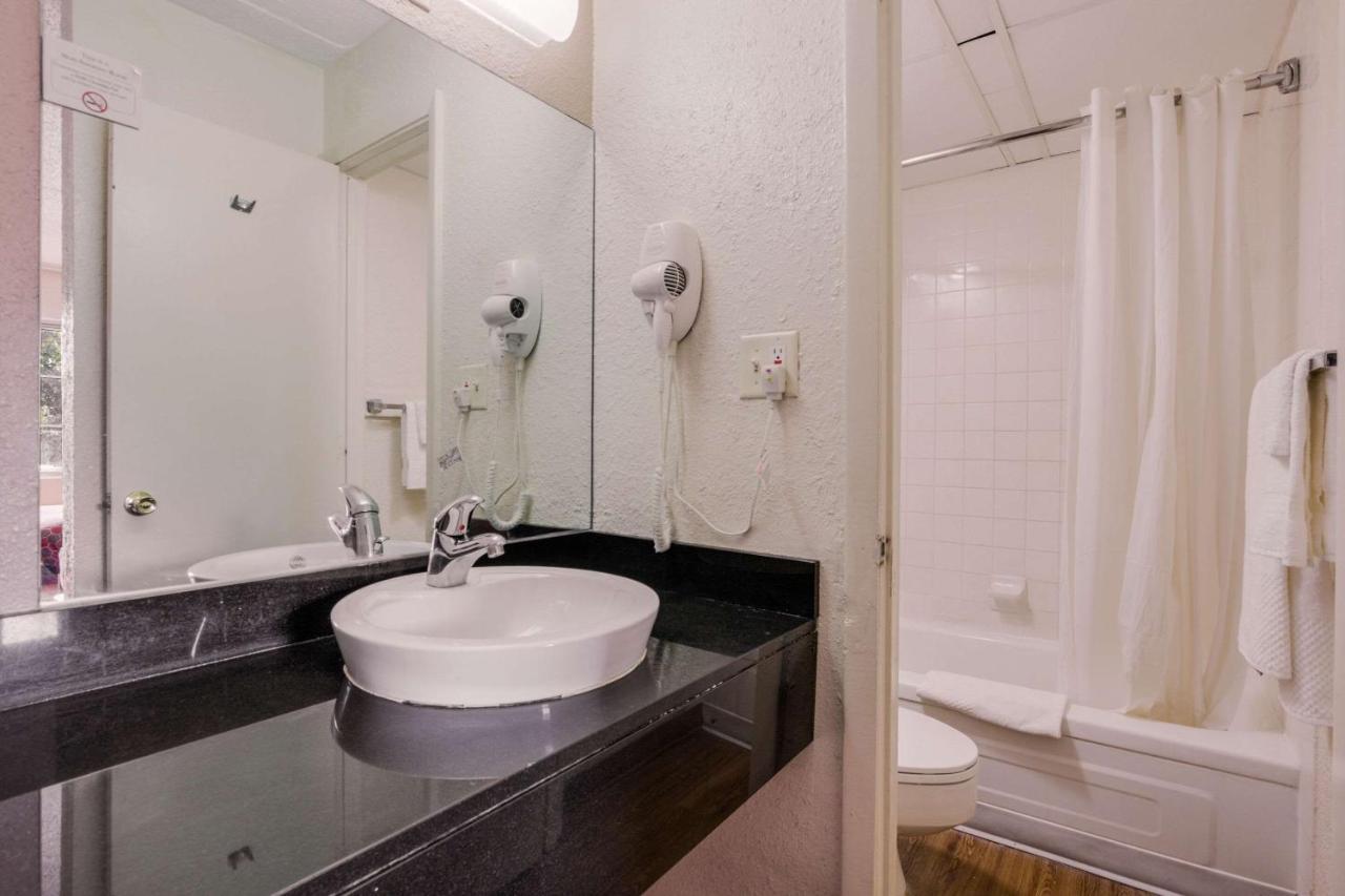 Econo Lodge Inn & Suites تير هوت المظهر الخارجي الصورة